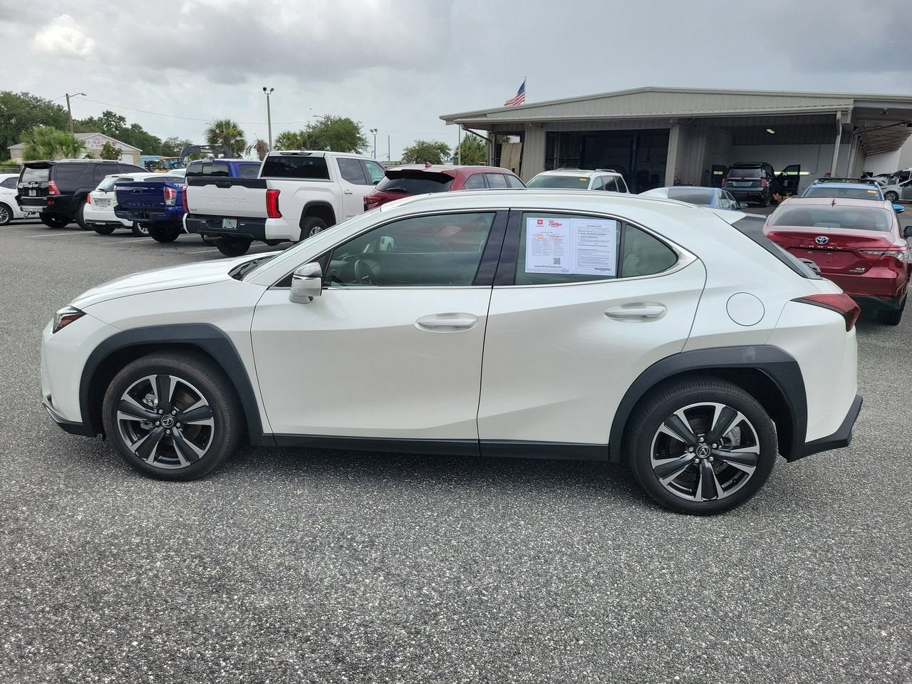 2025 Lexus UX 300h