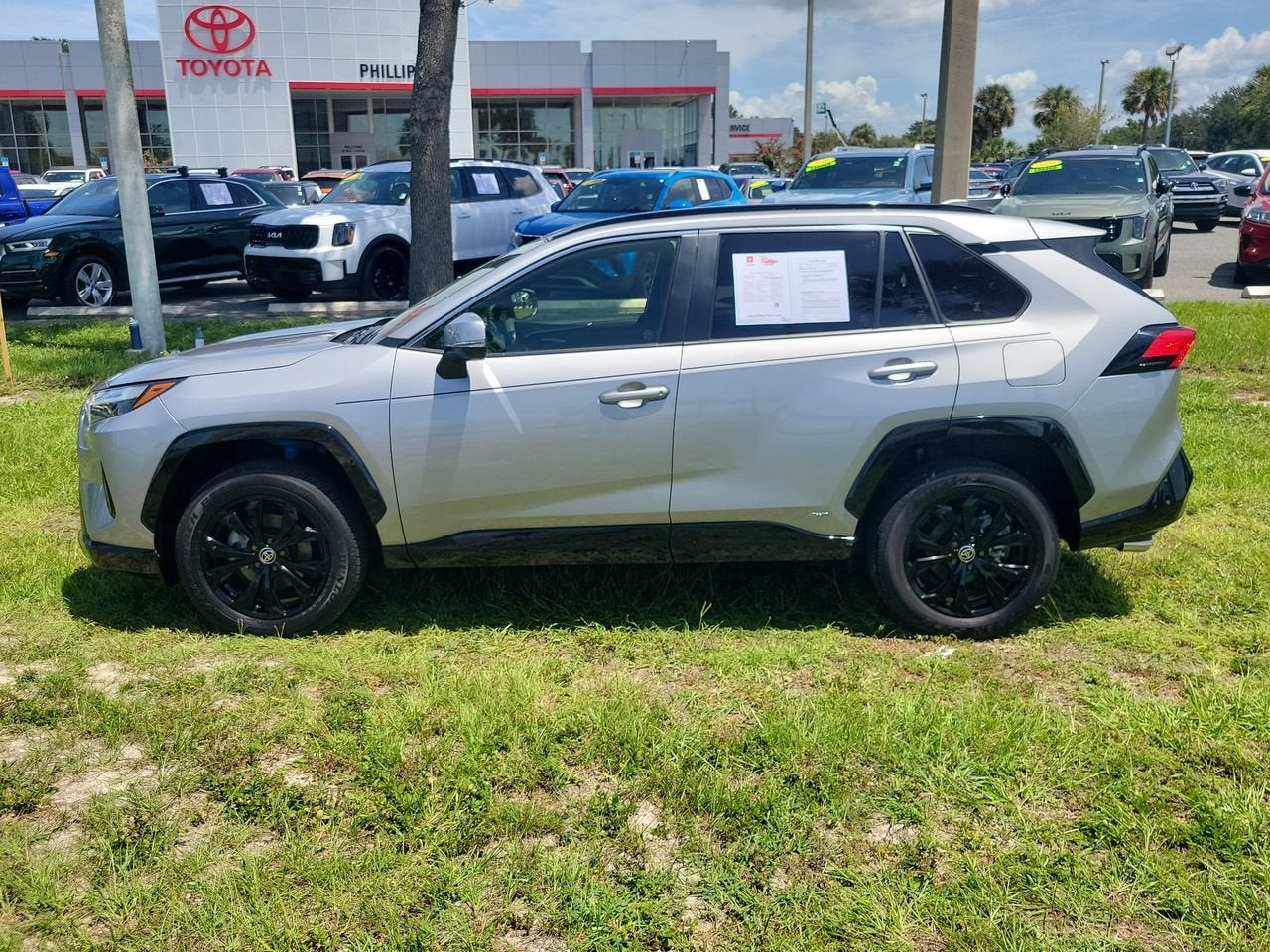 2022 Toyota RAV4 Hybrid SE