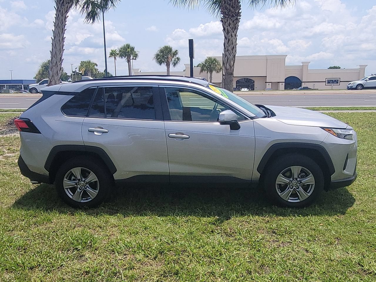 2023 Toyota RAV4 Hybrid XLE