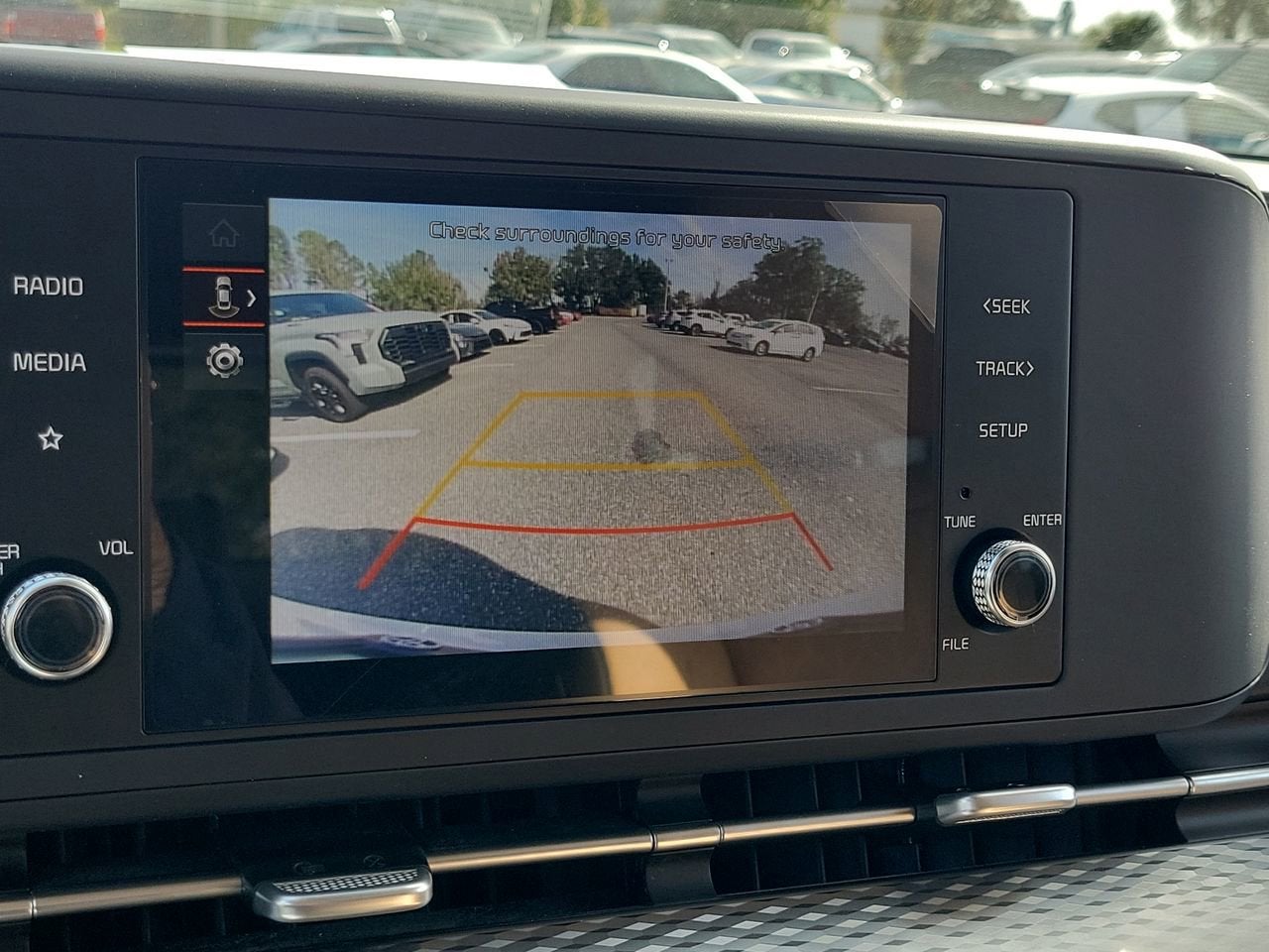 2024 Kia Carnival LX