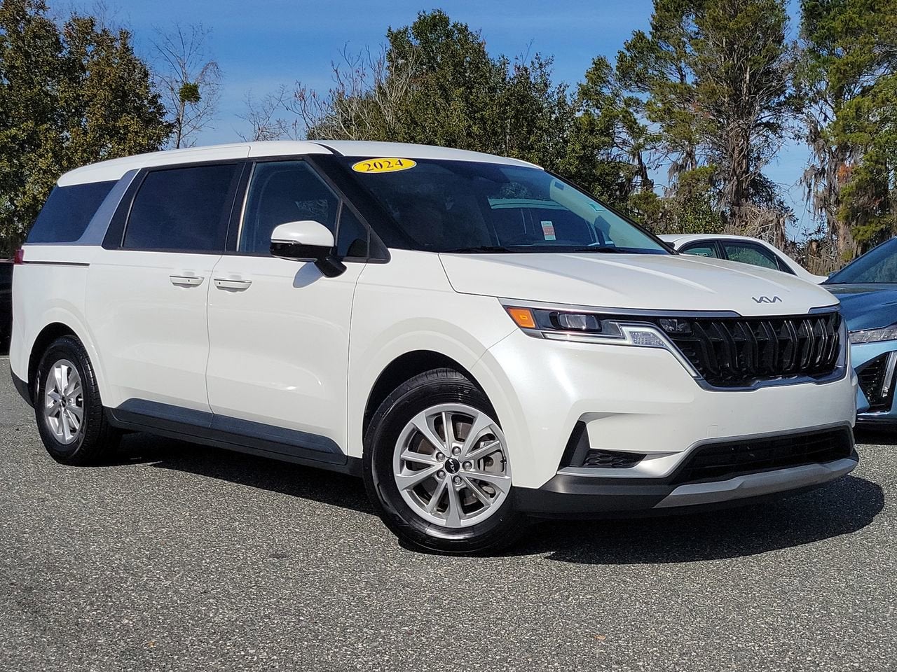 2024 Kia Carnival LX