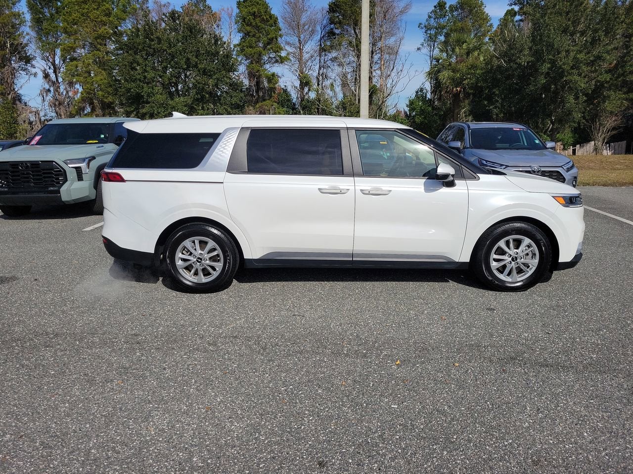 2024 Kia Carnival LX