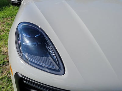 2022 Porsche Macan Base