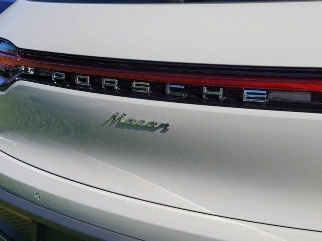 2022 Porsche Macan Base