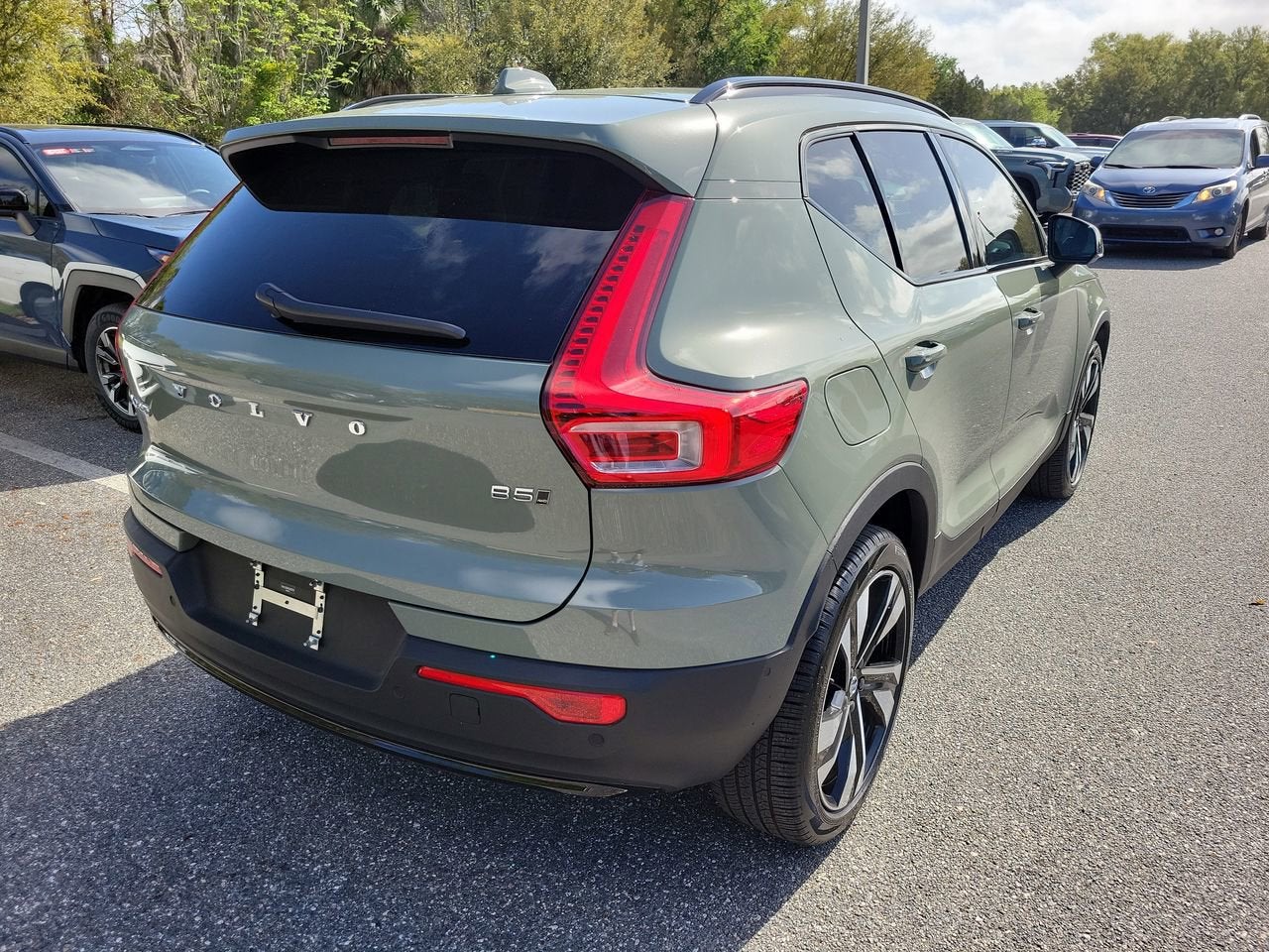 2025 Volvo XC40 B5 Plus Dark Theme