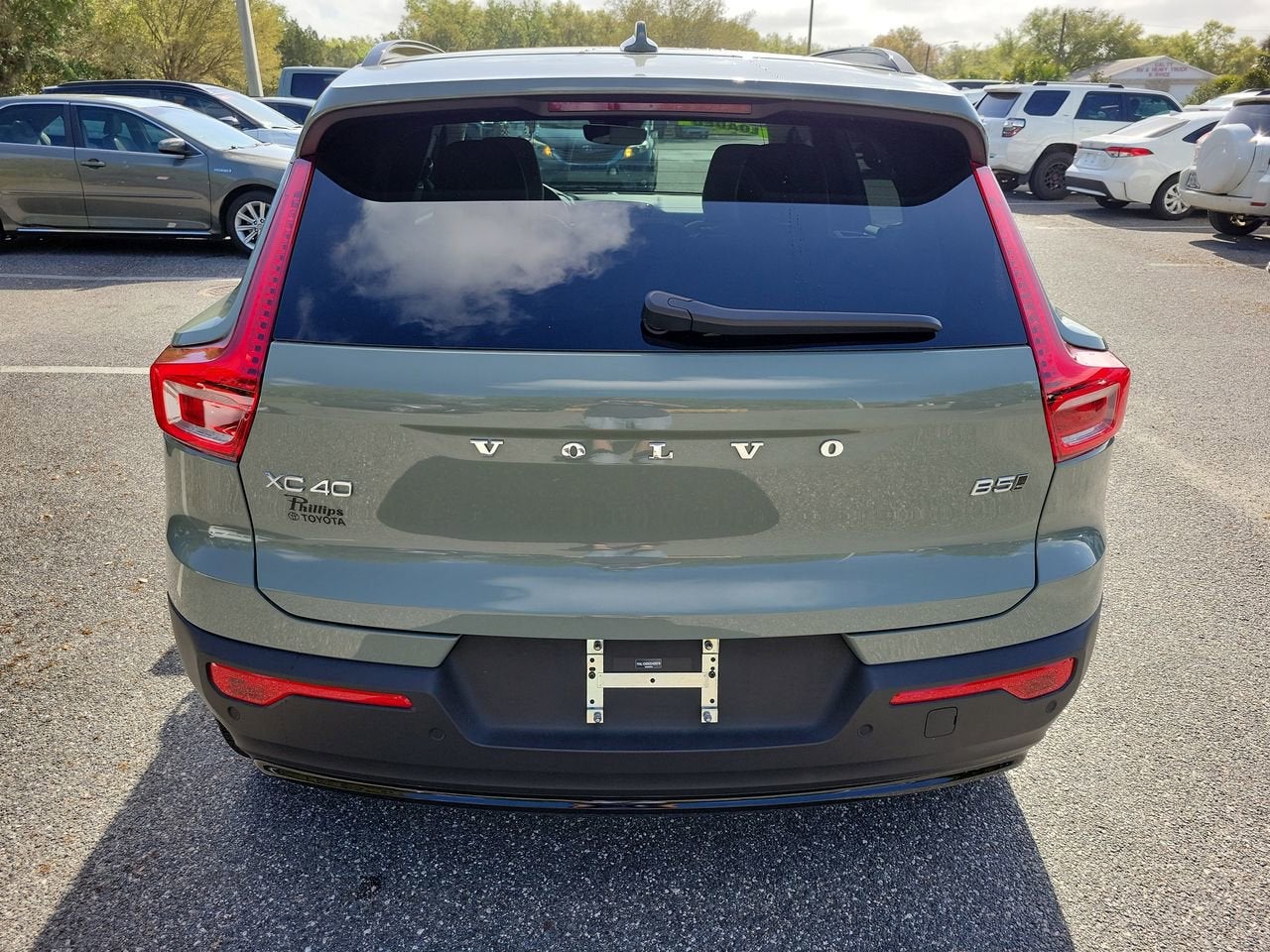 2025 Volvo XC40 B5 Plus Dark Theme