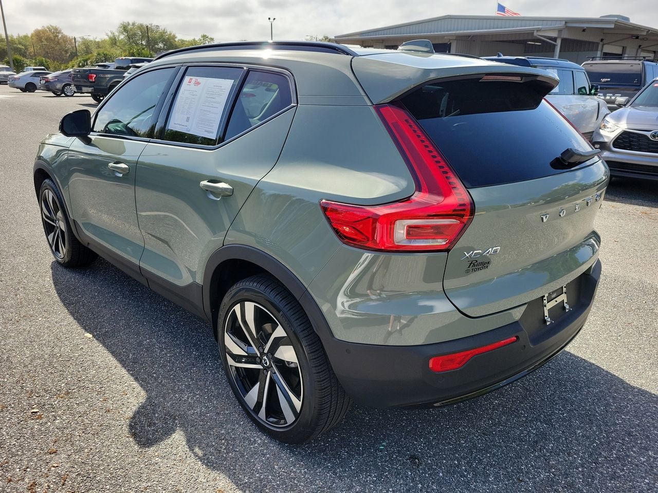 2025 Volvo XC40 B5 Plus Dark Theme