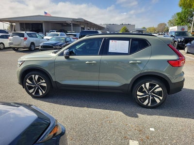 2025 Volvo XC40 B5 Plus Dark Theme