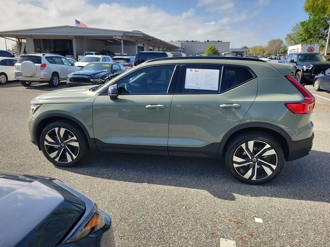 2025 Volvo XC40 B5 Plus Dark Theme