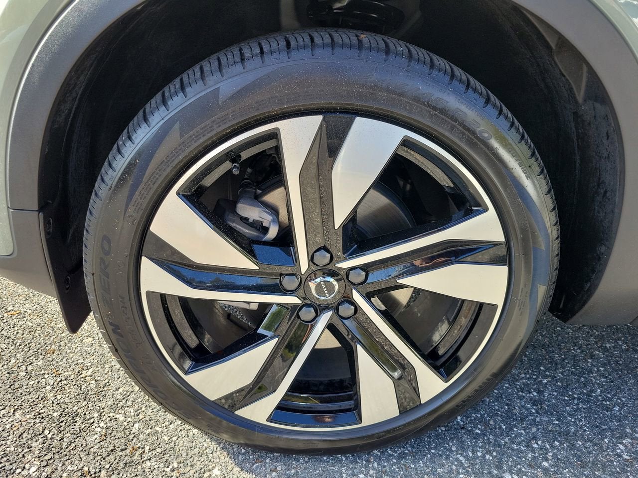 2025 Volvo XC40 B5 Plus Dark Theme