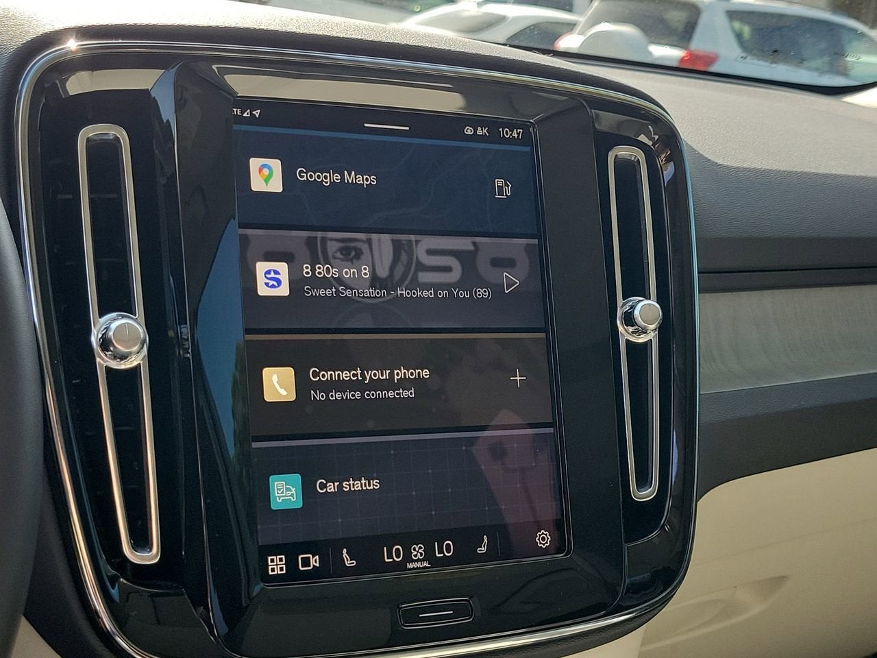 2025 Volvo XC40 B5 Plus Dark Theme