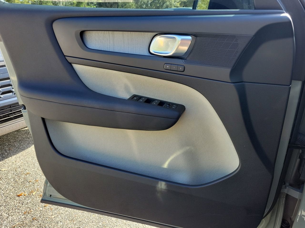 2025 Volvo XC40 B5 Plus Dark Theme