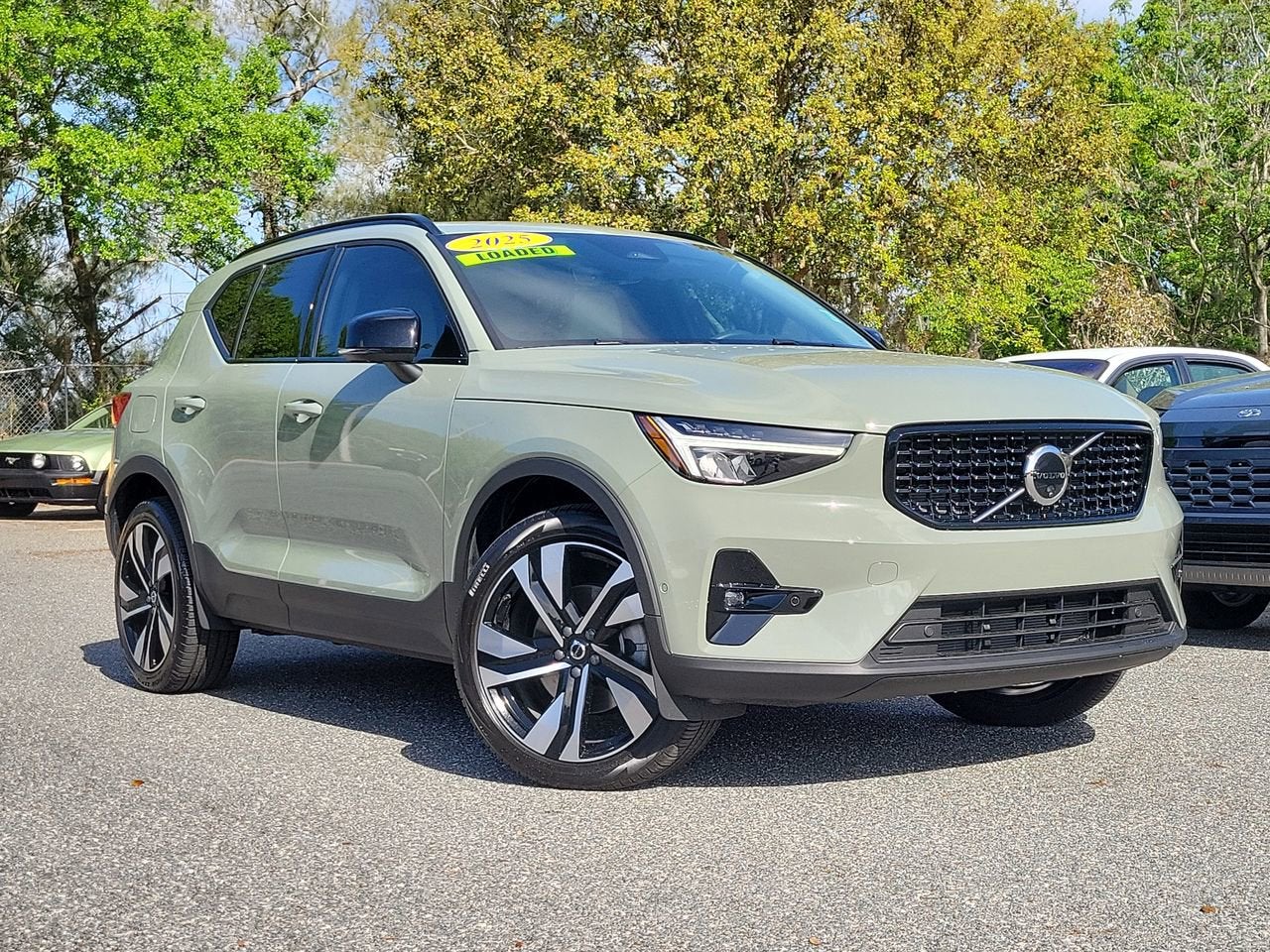 2025 Volvo XC40 B5 Plus Dark Theme