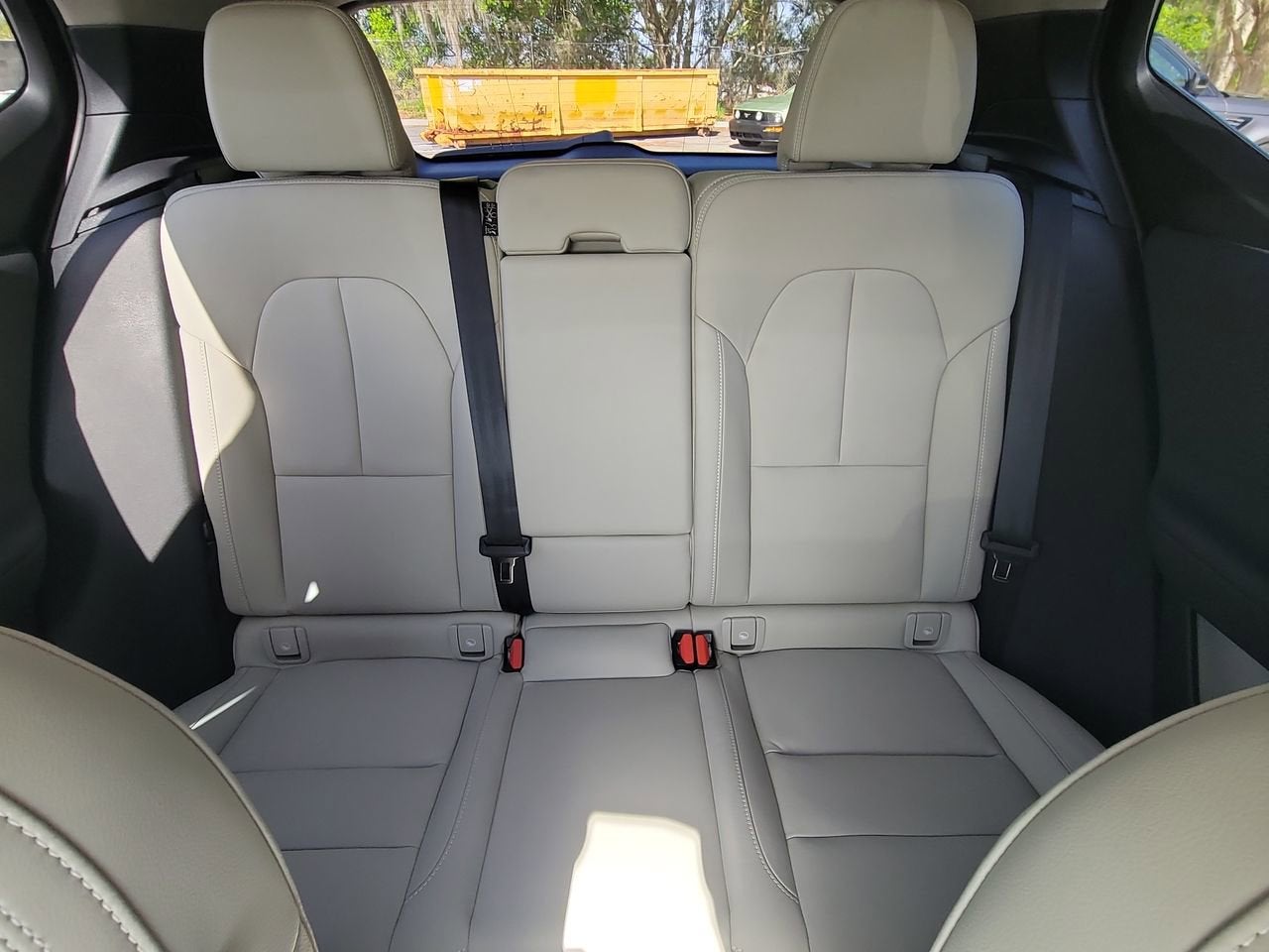 2025 Volvo XC40 B5 Plus Dark Theme