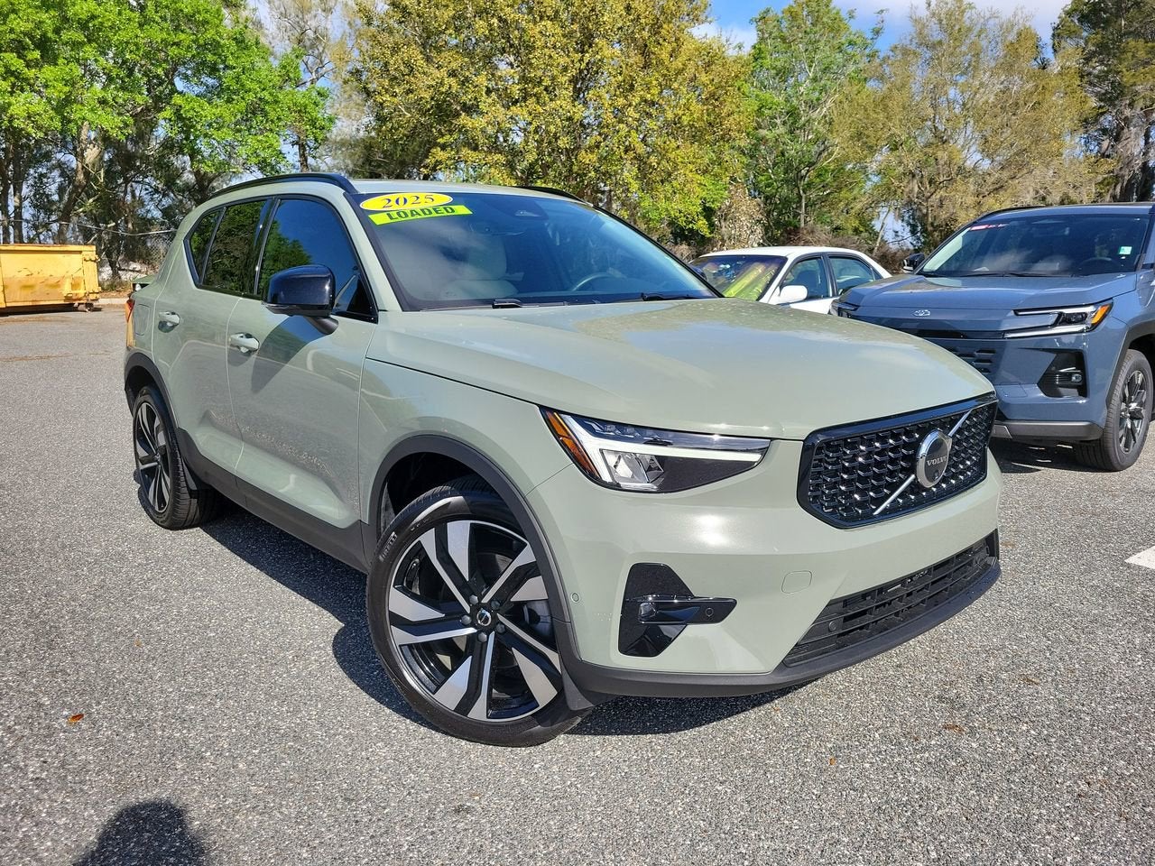 2025 Volvo XC40 B5 Plus Dark Theme