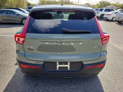2025 Volvo XC40 B5 Plus Dark Theme