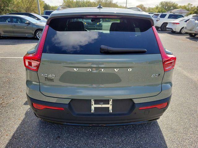 2025 Volvo XC40 B5 Plus Dark Theme