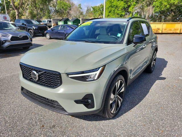 2025 Volvo XC40 B5 Plus Dark Theme