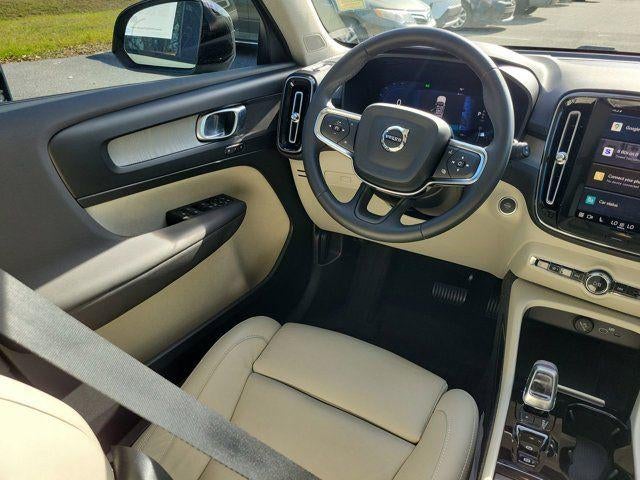 2025 Volvo XC40 B5 Plus Dark Theme