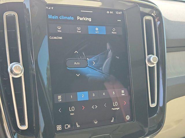 2025 Volvo XC40 B5 Plus Dark Theme