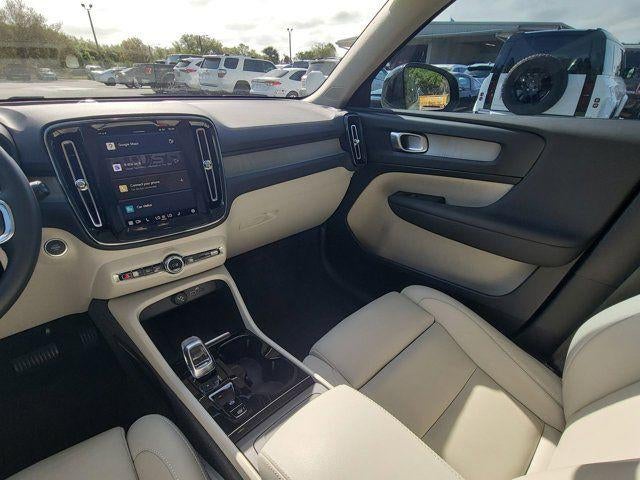 2025 Volvo XC40 B5 Plus Dark Theme