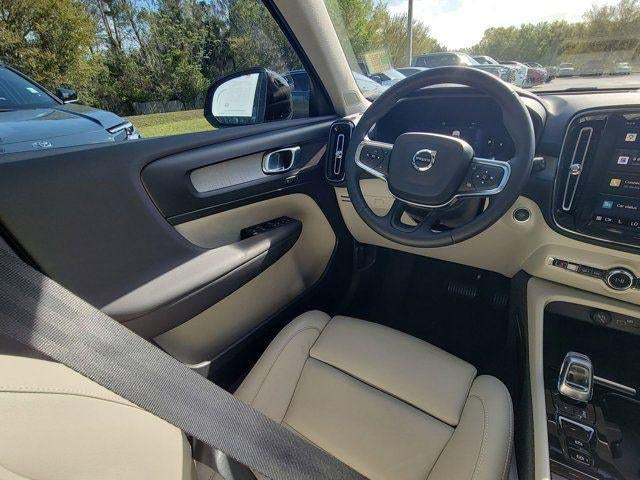 2025 Volvo XC40 B5 Plus Dark Theme