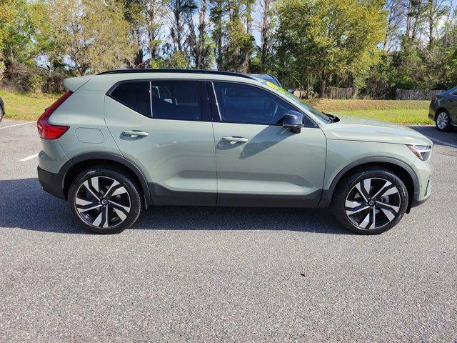 2025 Volvo XC40 B5 Plus Dark Theme