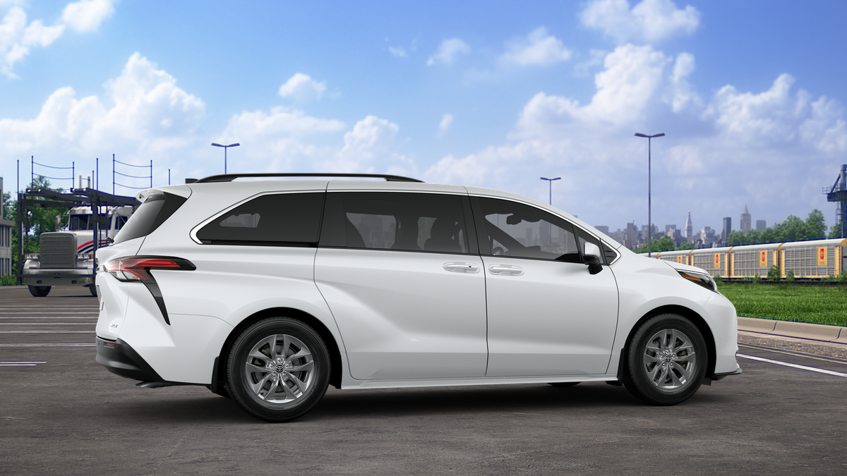 2025 Toyota Sienna XLE