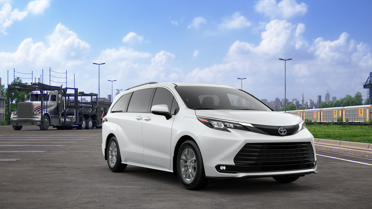 2025 Toyota Sienna XLE