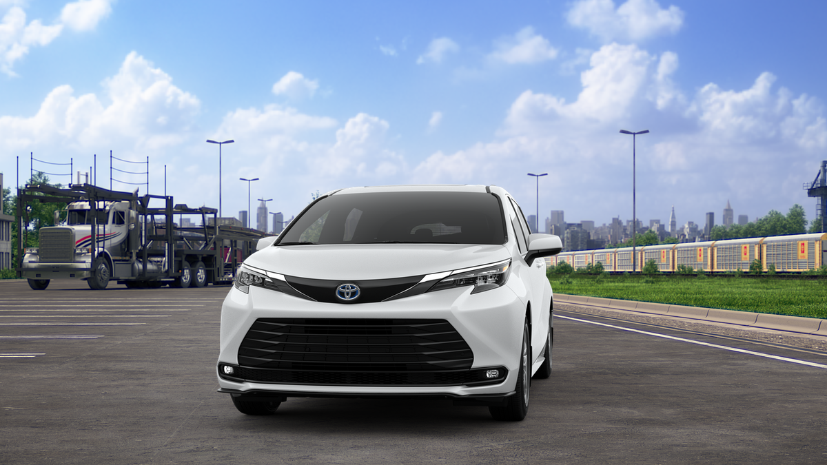 2025 Toyota Sienna XLE