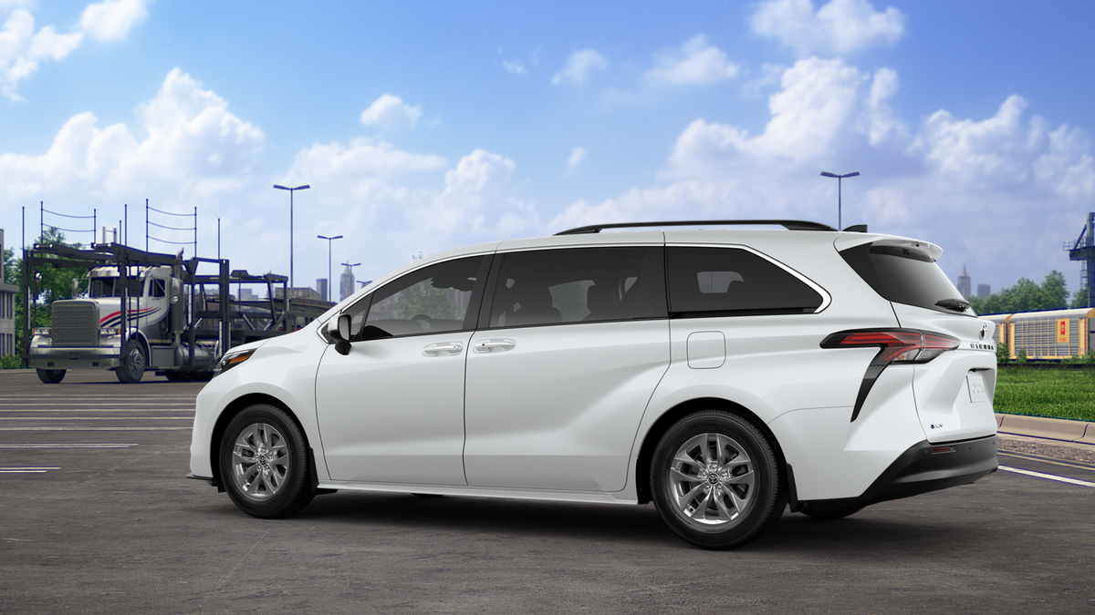 2025 Toyota Sienna XLE