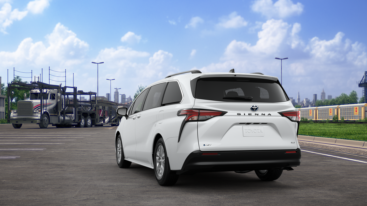 2025 Toyota Sienna XLE